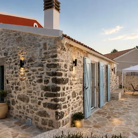 בית נופש Lithos Luxury Porta