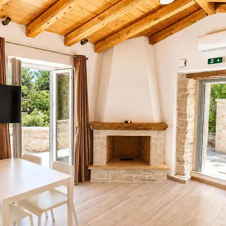 Ferienhaus Lithos Luxury Porta