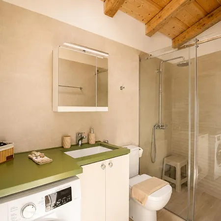 Lithos Luxury *