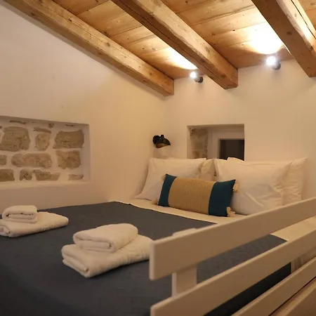 Ferienhaus Lithos Luxury Porta